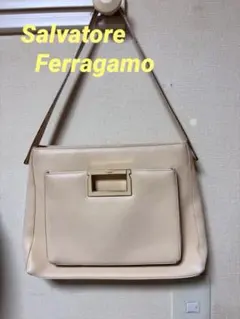 Salvatore Ferragamo ベージュレザー 　　　ショルダー バッグ