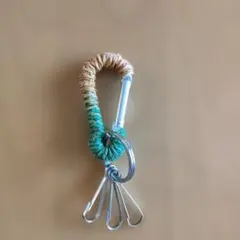 カラフル編み込みキーホルダー