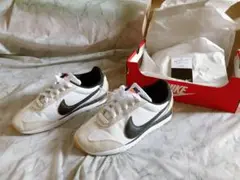 2025夏新作 NIKEスニーカーレディースメンズ　美品