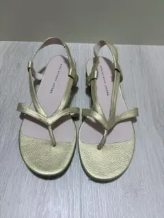 MARC BY MARC JACOBS ゴールド トングサンダルのサムネイル