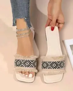 幾何学模様フリンジ付きフラットサンダル 24.5cm ホワイト 白