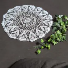 ハンドメイド レース編み ドイリー 円形のサムネイル