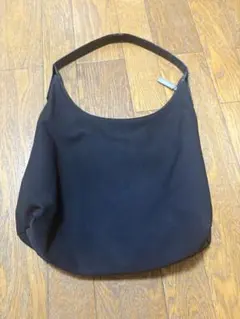 フェラガモ　黒のショルダーバッグ