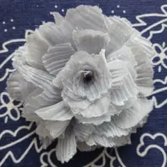 フラワーモチーフ　ブローチ