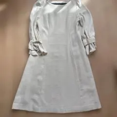 ホワイト ワンピーススーツ フリル付き