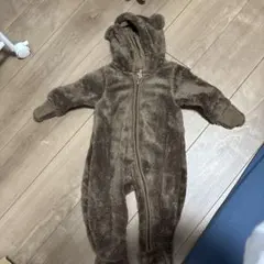 クマ耳付きブラウンロンパース