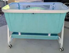 折りたたみ式 ベビーベッド　エメラルドグリーン