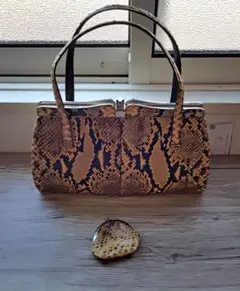 ヘビ柄 ハンドバッグ 中型 小銭入れ付き