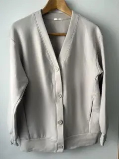 GU ジーユー Vネック カーディガン