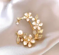 パールとラインストーンのフラワーブローチ ゴールド フォーマル エレガント