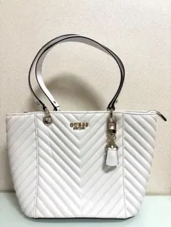 GUESS ハンドバッグ ホワイト キルティングのサムネイル