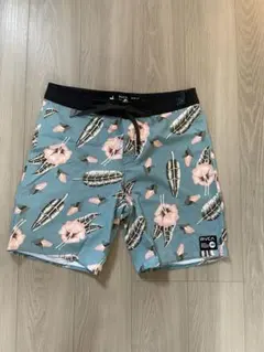 RVCA 花柄ショートパンツ　サイズ32のサムネイル
