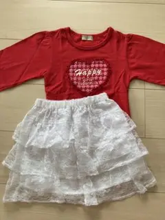 赤いハート刺繍付きTシャツとレーススカートセット
