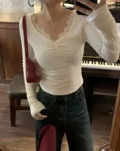 《新品・未使用》ホワイト 長袖カットソー レース ラインストーン