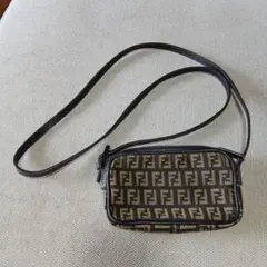 FENDI フェンディ ズッカ柄 ポーチ マイクロバッグ ミニショルダーバッグのサムネイル