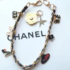 CHANEL　ホリデーチャームカメリア　パーツ付きストラップ　黒
