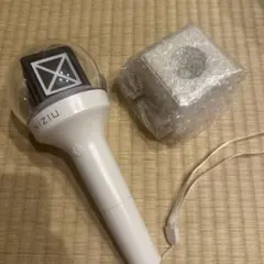 NiziU ペンライト 白 四角形ロゴ