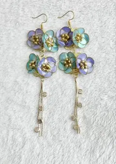 春オススメ☆ネモフィラの揺れるロングピアス※無料イヤリング・樹脂NHピアス変更可