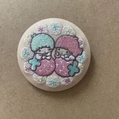 サンリオ　刺繍缶バッジ　キキララ