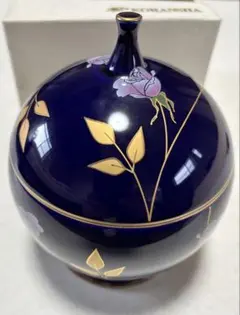 有田焼の老舗メーカー香蘭社 蓋付き 菓子器 瑠璃色 薔薇 金彩のサムネイル