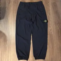 極美品　26ss stone island ナイロンパンツのサムネイル
