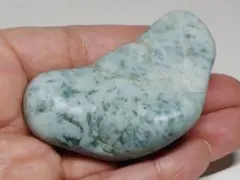 鮮緑 258g 翡翠 ヒスイ 原石 鑑賞石 自然石 誕生石 鉱物 水石 宝石