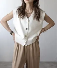 【新品】Bonjour Sagan ゴールド釦ボクシーニットベスト オフホワイト