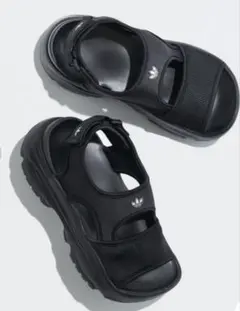 アディダスオズガイア サンダル 厚底サンダ　22.5cm