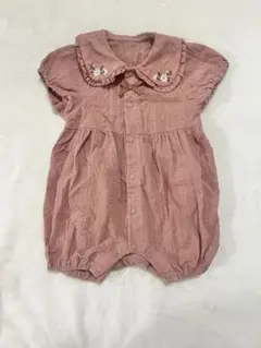 くすみピンク フリル付きロンパース
