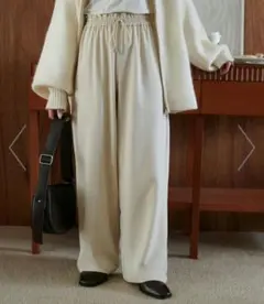 【美品】DISCOAT -3kg見え!とろみイージーパンツ　アイボリー