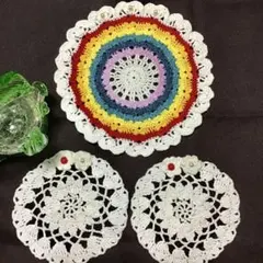 レース編み★ドイリー・コースター★白花模様&虹6色模様で見る★3枚組(๑˃̵ᴗ˂̵)