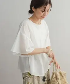 美品✨　オフホワイト❤️　アーバンリサーチドアーズ　フロント刺繍フレアブラウス