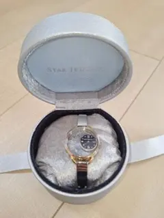 稼働品 STAR JEWELRY 腕時計 2021年 クリスマス限定 クォーツ クリスマスプレゼントとして彼女に贈りたい腕時計2019、人気