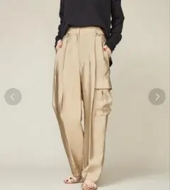 conte サテンカーゴパンツ ベージュ M ワイド ウエストゴム　美品 conte サテンカーゴパンツ ベージュ M ワイド ウエストゴム 美品