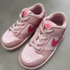 Nike ピンク スニーカー