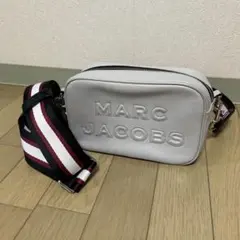 【マークジェイコブス 766 ショルダーバッグ カメラバッグ エンボス】 マークジェイコブス 766 ショルダーバッグ カメラバッグ エンボス