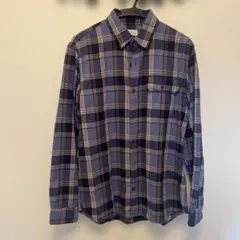 青と黒のチェック柄長袖シャツ