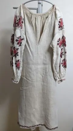 古着 ウクライナ刺繍ロングワンピース 薔薇の刺繍