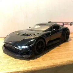 アストンマーティン ヴァルカン Vulcan 1/32 ミニカー 黒 ライトのサムネイル