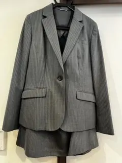 ストライプジャケットとタイトスカートセット