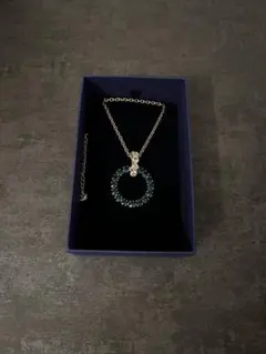 Swarovski グリーンクリスタル ネックレス