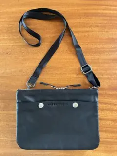 カドヤ KADOYA アルタケイス 廃版レザーサコッシュ 極美品 ピンバッジ付き カドヤ KADOYA アルタケイス 廃版レザーサコッシュ 極美品 ピンバッジ