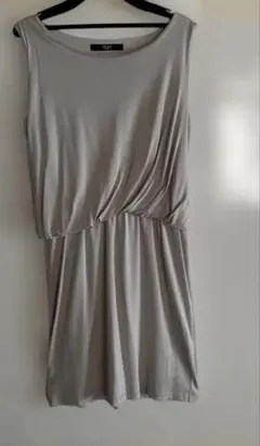 VICKY COUTURE ノースリーブ トップスのサムネイル