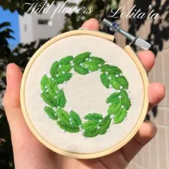 新作ハンドメイド刺繍　フレーム付き　立体感　可愛い　春　緑リース北欧風 215