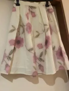 フレアスカート ホワイト/ピンク花柄