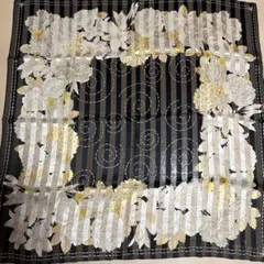 TRUSSARDI 花柄 シルクスカーフ ブラックのサムネイル