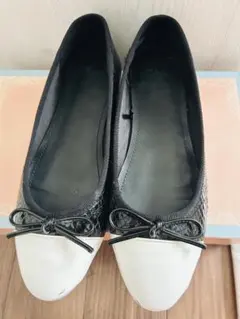 H&Mレディース黒白パンプス、バレエシューズ リボン付き22cm