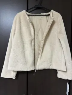 新品タグ付き♪クリーム色ファーショートジャケット薄手