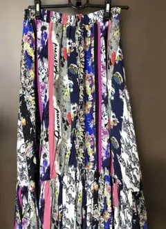 【新品タグ付】scolar スカラー　可愛いデザインの総柄ロングスカートのサムネイル
