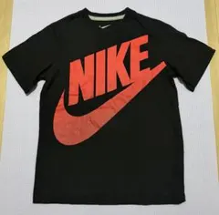 NIKE ジュニア 半袖Tシャツ Mサイズ 140 150 黒 赤ロゴ スポーツのサムネイル